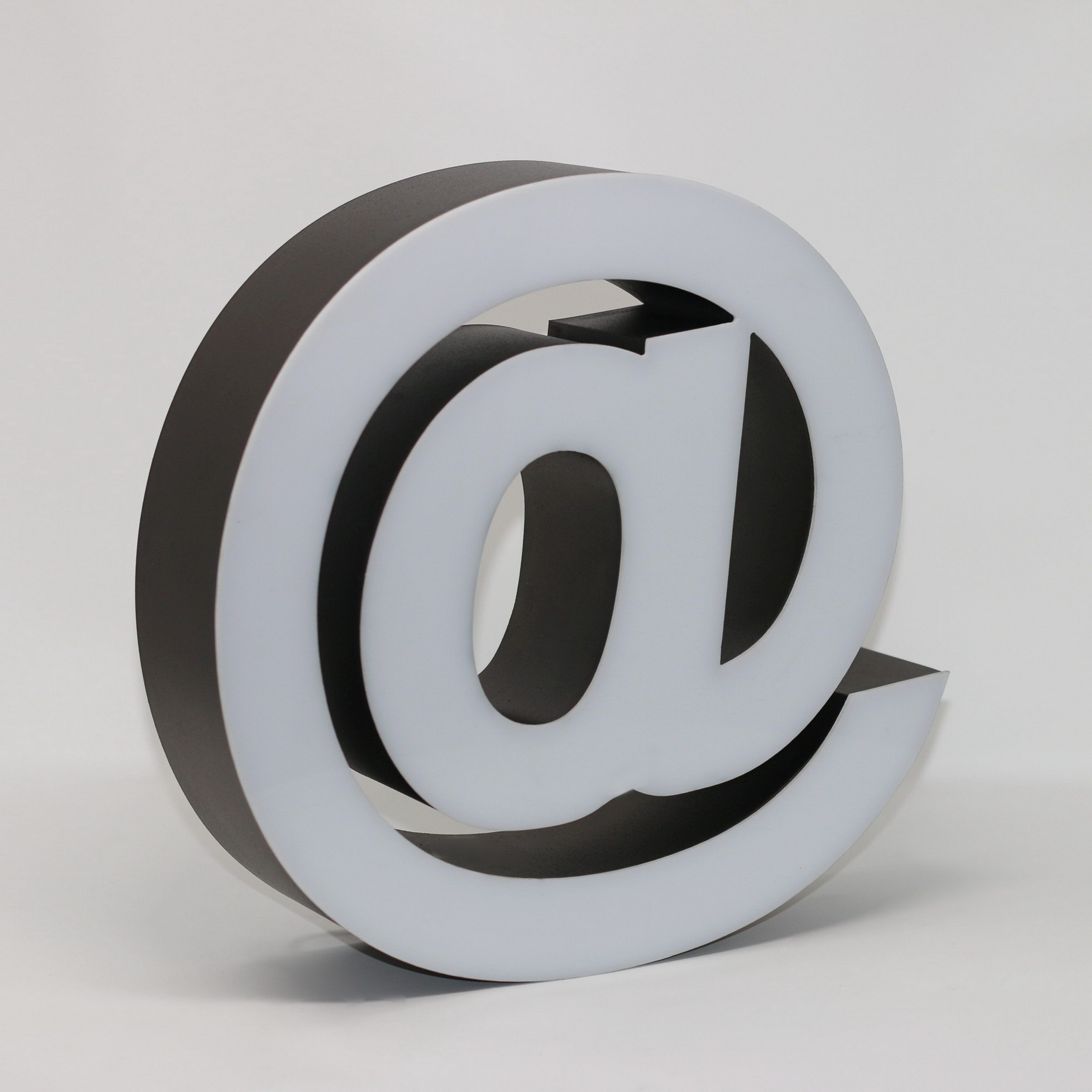 At (@) - iLUTE d.o.o.