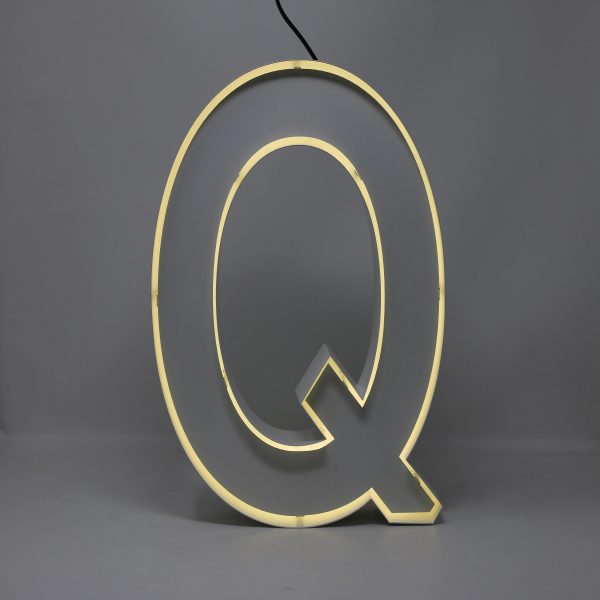 Quizzy Neon Style letter Q