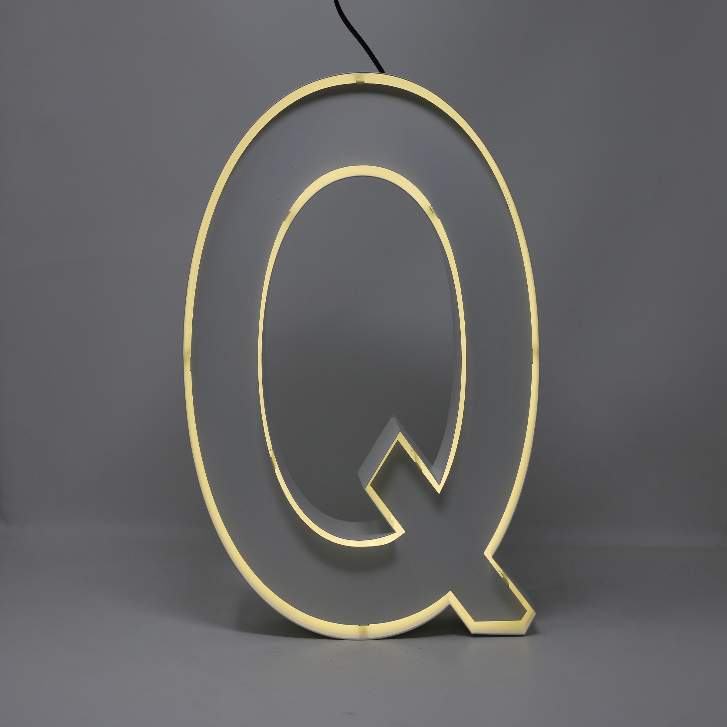 Quizzy Neon Style letter Q Quizzy Neon Style letter Q