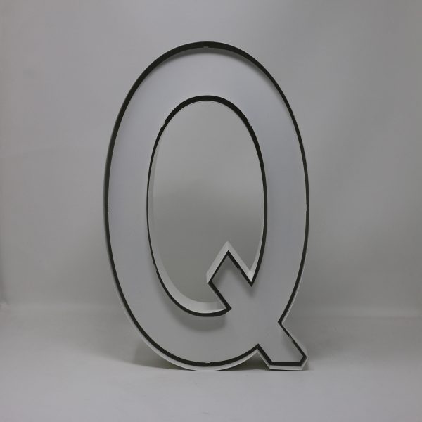 Quizzy Neon Style letter Q