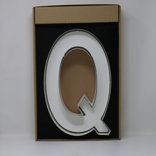 Quizzy Neon Style letter Q