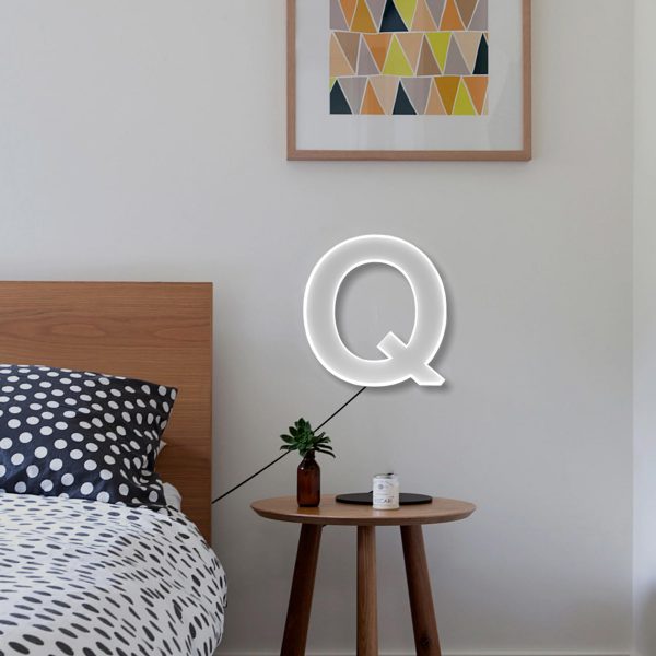 Quizzy Neon Style letter Q