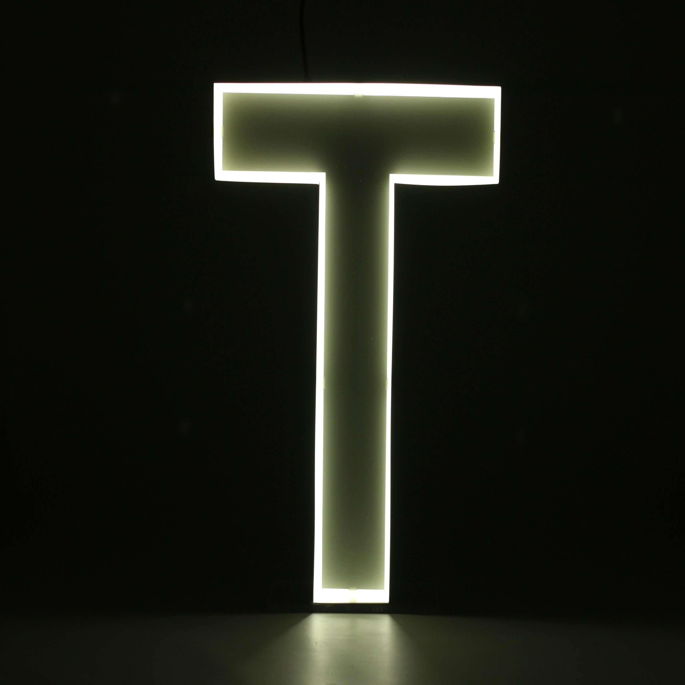 Voorstellen Wild Wegversperring NEON STYLE“ Letter T - iLUTE d.o.o.