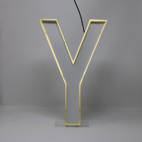 Quizzy Neon Style letter Y